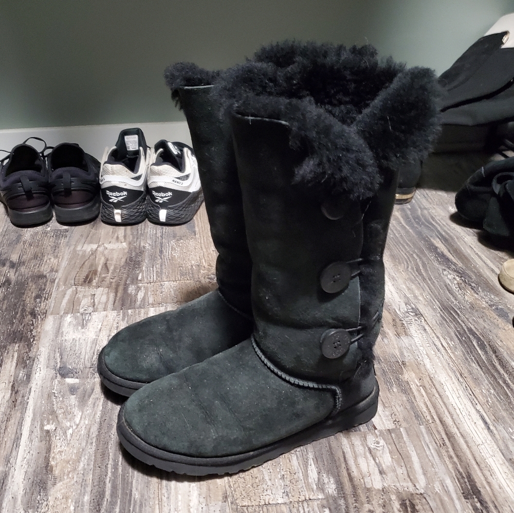 Black Bailey Button Uggs